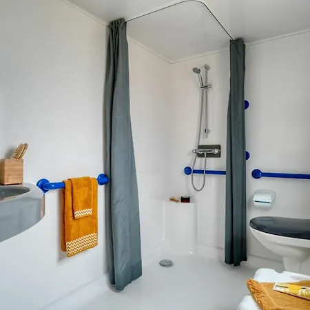 4p 2bdrms Aircon Camping